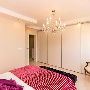 The White Apartment: Luxury, Beach And Design
